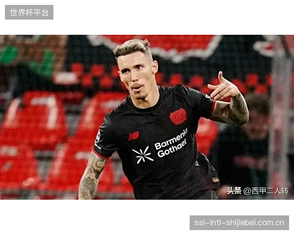 勒沃库森的格里马尔多以攻代守，其在边路的传球是球队重要的进攻发起点。